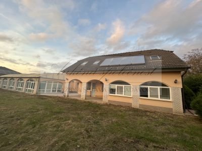 Predaj viac-generačného rodinného domu s veľkorysým pozemkom v obci Kvetoslavov