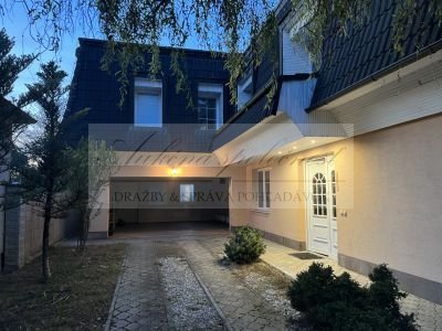 Predaj viac-generačného rodinného domu s veľkorysým pozemkom v obci Kvetoslavov