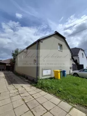 Opakovaná dražba domu v dvojdome v Malackách! NIŽŠIA CENA!