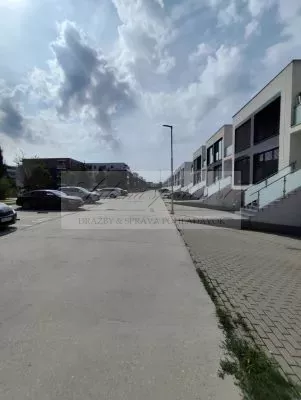 Opakovaná dražba 3-izbového bytu so záhradou a pivničnou kobkou v Dunajskej Lužnej! NIŽŠIA CENA!