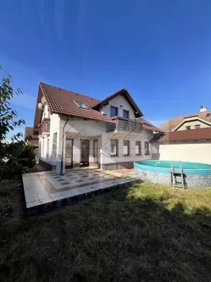 Priestranný rodinný dom na priamy predaj v obci Nová Dedinka za férovú cenu!