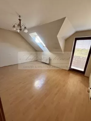 Priestranný rodinný dom na priamy predaj v obci Nová Dedinka za férovú cenu!