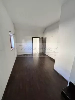 Priestranný rodinný dom na priamy predaj v obci Nová Dedinka za férovú cenu!