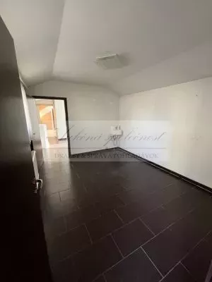 Priestranný rodinný dom na priamy predaj v obci Nová Dedinka za férovú cenu!