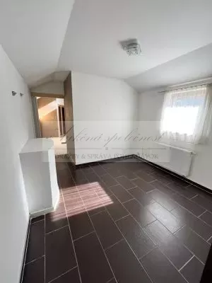 Priestranný rodinný dom na priamy predaj v obci Nová Dedinka za férovú cenu!