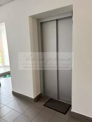 Dražba 4-izbového podkrovného bytu s garážovým státím vo Zvolene!