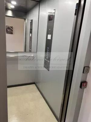 Dražba 4-izbového podkrovného bytu s garážovým státím vo Zvolene!