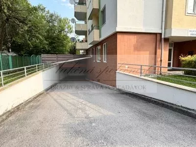 Dražba 4-izbového podkrovného bytu s garážovým státím vo Zvolene!