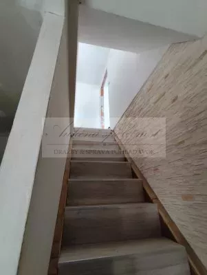 Dražba rodinného domu s garážou v obci Varín pri Žiline!