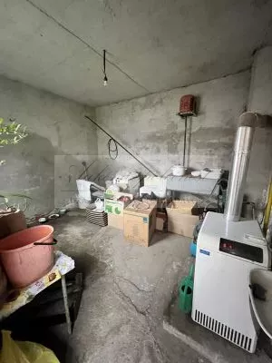 Rodinný dom s priestranným pozemkom na priamy predaj v centre obce Hviezdoslavov