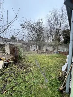 Rodinný dom s priestranným pozemkom na priamy predaj v centre obce Hviezdoslavov