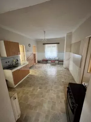 Rodinný dom s priestranným pozemkom na priamy predaj v centre obce Hviezdoslavov