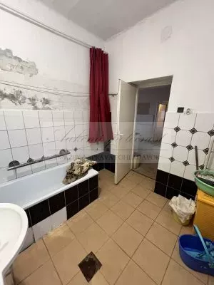 Rodinný dom s priestranným pozemkom na priamy predaj v centre obce Hviezdoslavov