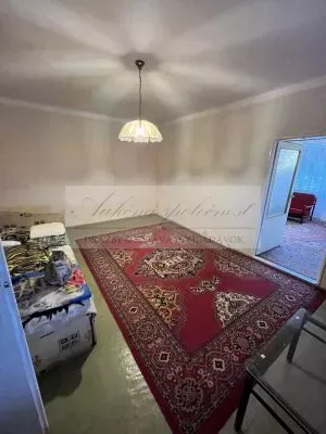 Rodinný dom s priestranným pozemkom na priamy predaj v centre obce Hviezdoslavov