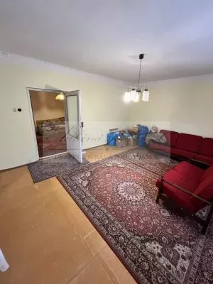 Rodinný dom s priestranným pozemkom na priamy predaj v centre obce Hviezdoslavov