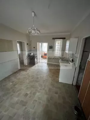 Rodinný dom s priestranným pozemkom na priamy predaj v centre obce Hviezdoslavov