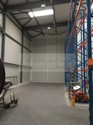 JEDINEČNÁ PONUKA - predaj administratívnej budovy so skladovými priestormi a možnosťou ubytovania na Strojníckej ulici v Bratislave!