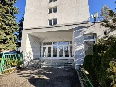 Dražba štyroch administratívnych priestorov v budove v Banskej Bystrici!