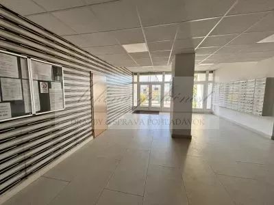 Dražba štyroch administratívnych priestorov v budove v Banskej Bystrici!