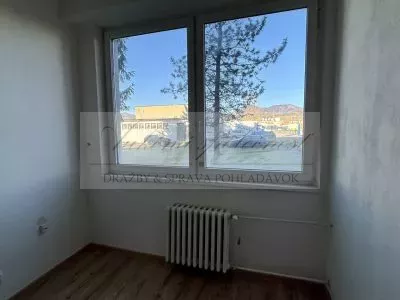 Dražba štyroch administratívnych priestorov v budove v Banskej Bystrici!