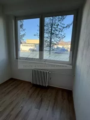 Dražba štyroch administratívnych priestorov v budove v Banskej Bystrici!