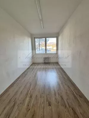 Dražba štyroch administratívnych priestorov v budove v Banskej Bystrici!