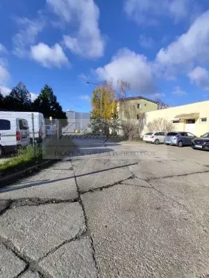 Dražba spoluvl. podielu o veľkosti 1/2 - garáž a sklad a spoluvl. podielu o veľkosti 1/6 - pozemok v Rači!