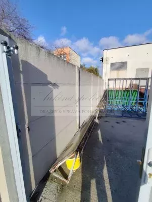 Dražba spoluvl. podielu o veľkosti 1/2 - garáž a sklad a spoluvl. podielu o veľkosti 1/6 - pozemok v Rači!