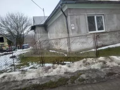 ONLINE AUKCIA podielu o veľkosti 1/16 na dome a pozemkoch v obci Zborov!