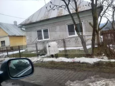 ONLINE AUKCIA podielu o veľkosti 1/16 na dome a pozemkoch v obci Zborov!