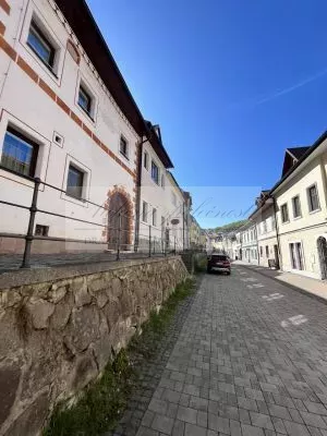 Dražba bytu v historickom centre Banskej Bystrice!