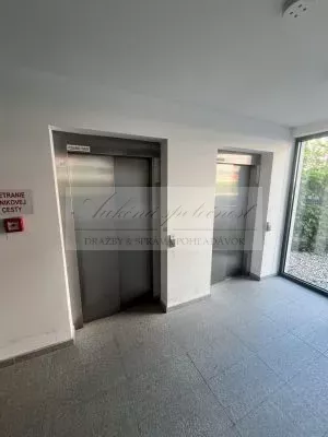 Pripravujeme dražbu 2 - izbového bytu s garážovým státím a pivničkou kobkou na Malokrasňanskej ul. v Bratislave - Rači!