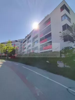 Pripravujeme dražbu 2 - izbového bytu s garážovým státím a pivničkou kobkou na Malokrasňanskej ul. v Bratislave - Rači!