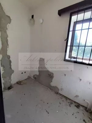 Dražba veľkometrážneho rodinného domu v obci Kalonda, okres Lučenec!